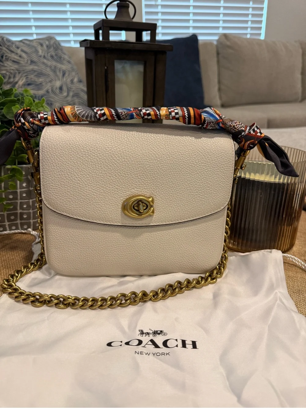 🤍🤍Coach Cassie Crossbody Bag 19          Brass/Chalk